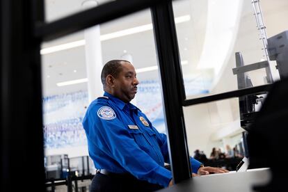 A Transportation Security Administration officer