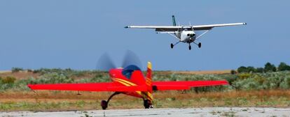 Dos aviones en el aer&oacute;dromo de Casarrubios.