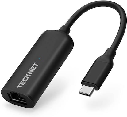 Adaptador ethernet para puerto USB-C sin conector de carga.