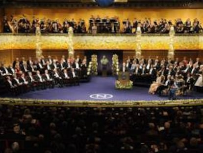 En la imagen, ceremonia de entrega de los Premios Nobel celebrada en Estocolmo, Suiza. EFE/Archivo