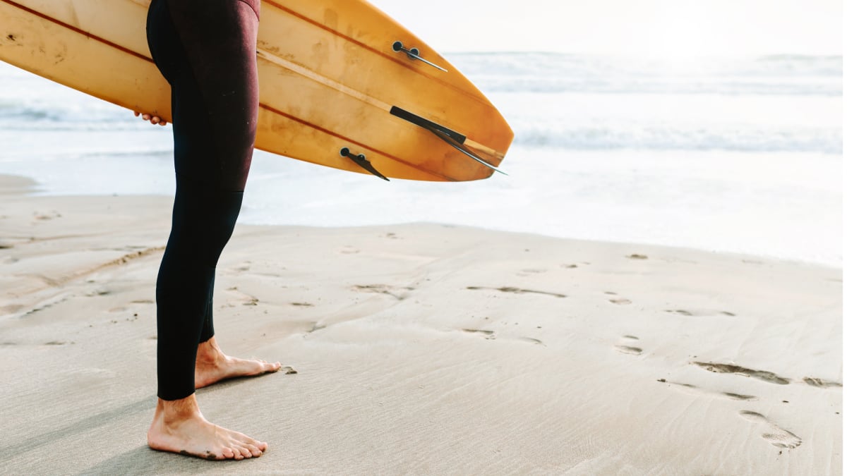 Protege del sol y es muy elástico: fichamos el pantalón de neopreno unisex que arrasa este verano
