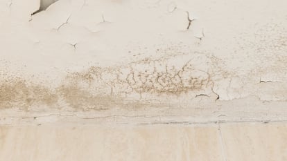 Una pared con humedades.