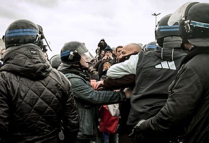 Christian Piquemal es arrestado, el pasado sábado en Calais (Francia).