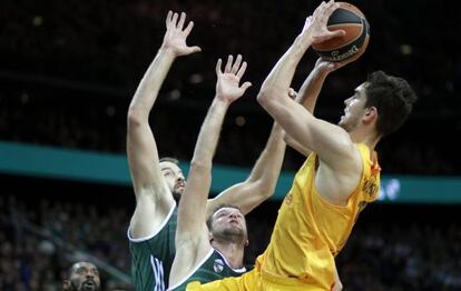 Satoransky lanza ante Vougioukas y Jankunas.