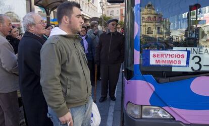 Los autobuses urbanos de Jerez llevan en huelga 14 semanas.