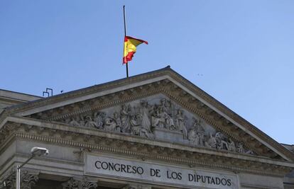 El Congreso de los Diputados ha izado la bandera a media asta en señal de luto por el ataque terrorista perpetrado en Niza.