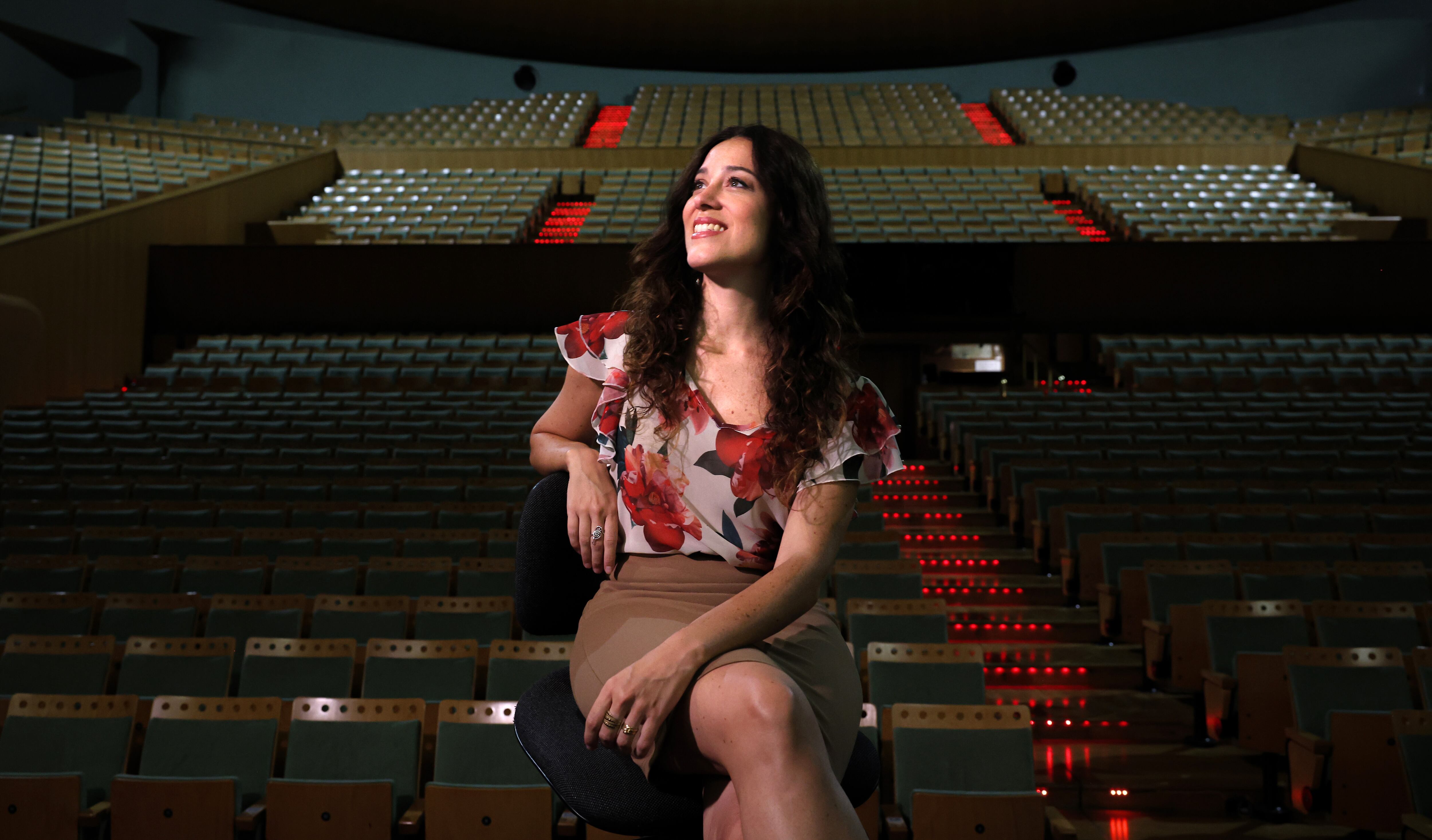 La soprano sevillana Leonor Bonilla, en el teatro de La Maestranza, en Sevilla.
