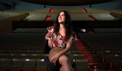 La soprano sevillana Leonor Bonilla, en el teatro de La Maestranza, en Sevilla.
