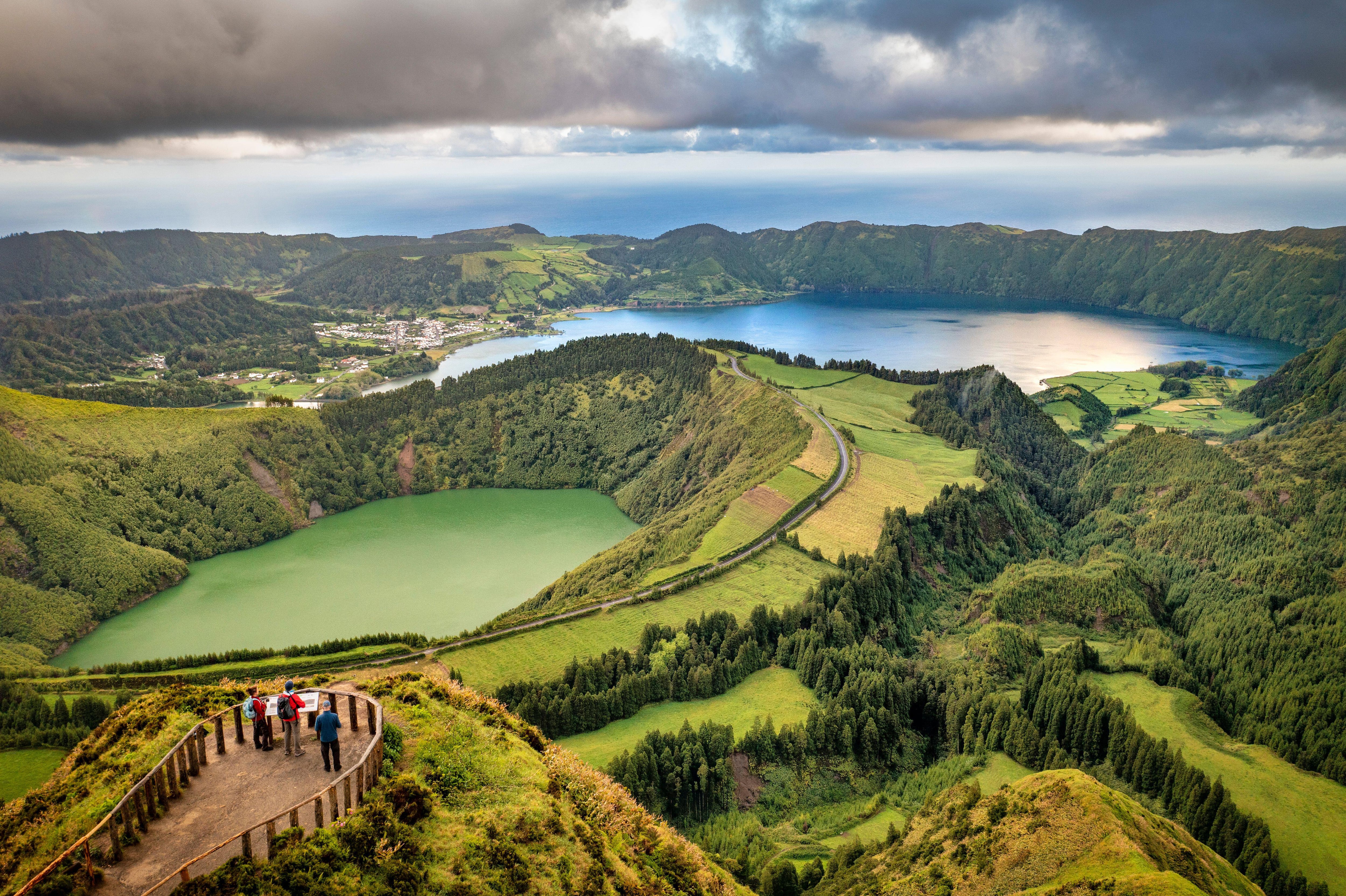 San Miguel, en la pacífica isla de volcanes, lagos, jardines y termas de las Azores