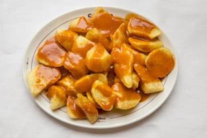 Plato de patatas bravas de El Castizo de Velázquez.