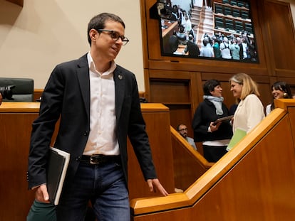 El candidato del EH Bildu a lehendakari, Pello Otxandiano, a su llegada este jueves al pleno de investidura del Parlamento vasco.