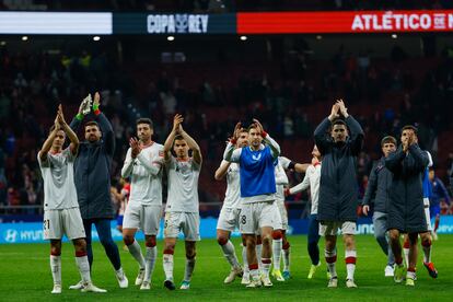 Jugadores del Athletic celebran la victoria ante el Atlético en el Estadio Metropolitano.