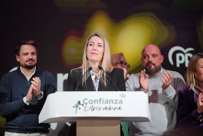 La candidata del PP, Junta de Extremadura, María Guardiola, comparece junto a su equipo tras los resultados electorales en Extremadura.