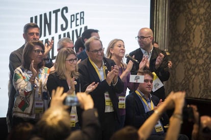 Elsa Artadi, Quim Torra i altres membres de Junts per Catalunya, després de conèixer els bons resultats a les eleccions europees.