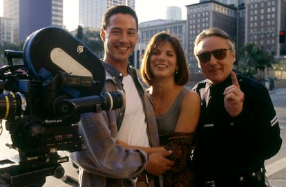 Keanu Reeves, Sandra Bullock y Dennis Hopper durante el rodaje de 'Speed'.