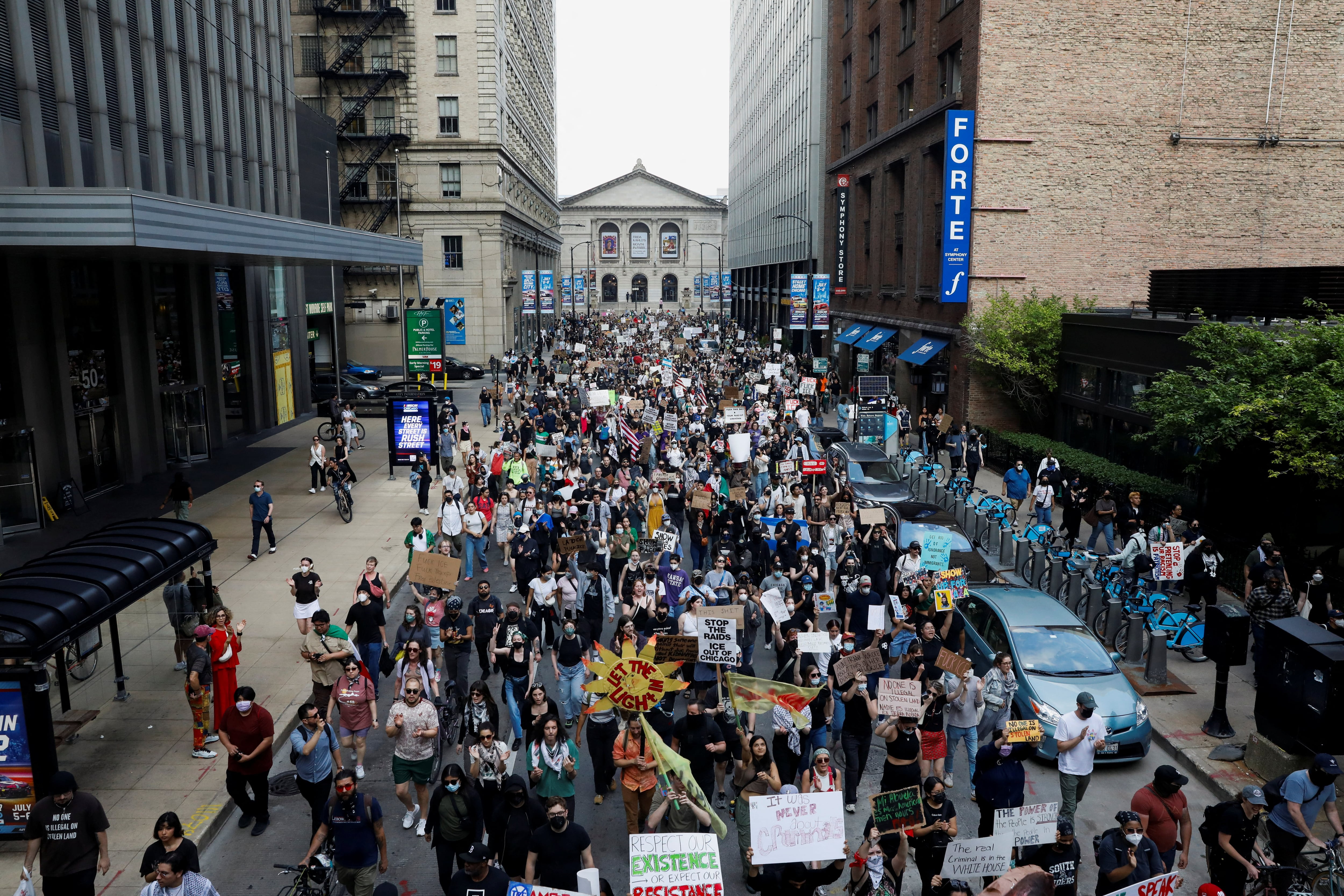 La ofensiva contra Trump toma forma en las calles de una veintena de ciudades de Estados Unidos