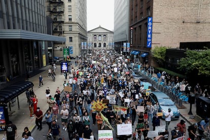 Manifestación contra redadas migratorias federales en Chicago, Illinois, el 10 de junio de 2025.