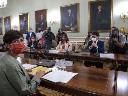 La ministra de Política Territorial, Isabel Rodríguez (en primer término), durante su reunión con el vicepresidente y consejero de Políticas Digitales y Territorio, Jordi Puigneró (a la izquierda), y la consejera de la Presidencia, Laura Vilagrà (a la derecha), en la Comisión Bilateral Estado-Generalitat, en agosto en Madrid.