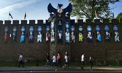 El Castillo de Cardiff ha sido decorado con pendones con imágenes de jugadores que han participado en la Liga de Campeones.