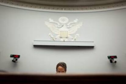 El secretario del Tesoro de EE.UU., Timothy Geithner, testifica ante el Comité de Servicios Financieros sobre el escándalo de la tasa Libor en el edifico de la Casa Raybourn en Washington, DC. Geithner fue el director de la Fed de Nueva York.
