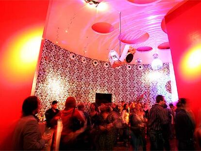 Ambiente nocturno en el Milano Rosso, que acaba de reformarse según un proyecto de interiorismo de Paco Domínguez.