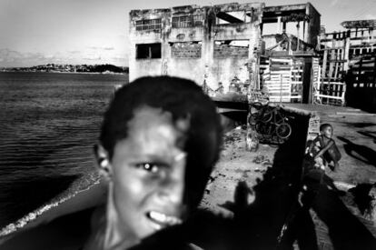 Imagen del proyecto 'Urban quilombo', del fotógrafo español residente en Brasil Sebastián Liste, en una fábrica de chocolate de Salvador de Bahía.