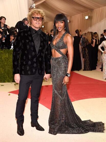 Peter Dundas, con Naomi Campbell