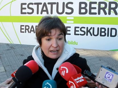 Ugarteburu responde a los periodistas en Durango.