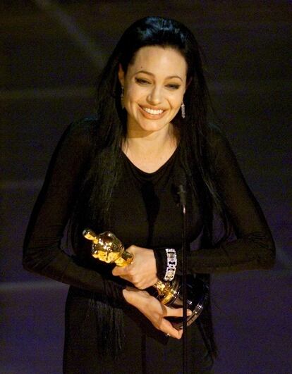 Angelina Jolie, recibió en 2000 un Oscar como mejor actriz de reparto por su participación en la cinta 'Inocencia Interrumpida'.