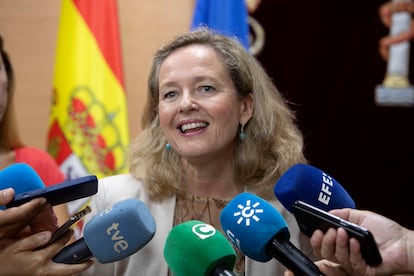 La vicepresidenta primera y ministra de Economía, Nadia Calviño, durante su comparecencia de este sábado en Cádiz.