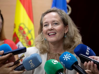La vicepresidenta primera y ministra de Economía, Nadia Calviño, durante su comparecencia de este sábado en Cádiz.