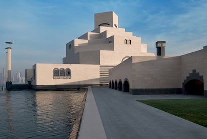 Rodeado de agua, el Museo de Arte Islámico de Doha (<a href="http://www.mia.org.qa" rel="nofollow" target="_blank">www.mia.org.qa</a>), en Catar, es un proyecto de Ieoh Ming Pei (<a href="http://www.pcf-p.com" rel="nofollow" target="_blank">www.pcf-p.com</a>).