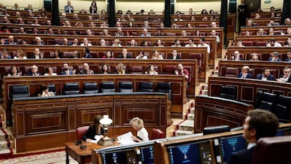 PSOE y Unidos Podemos aplauden la aprobación del decreto que permitirá exhumar los restos de Franco del Valle de los Caídos.