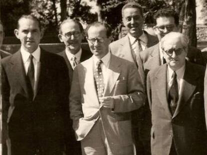 Carles Riba (d), amb Salvador Espriu i Joan Vinyoli (c), el 1956.