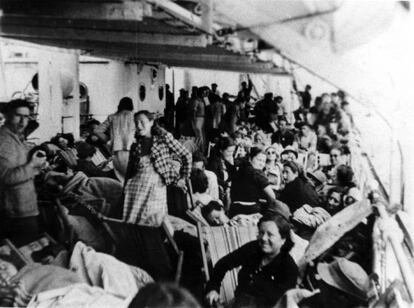 Imagen de los refugiados republicanos a bordo del 'Winnipeg', fletado por Neruda, rumbo al exilio