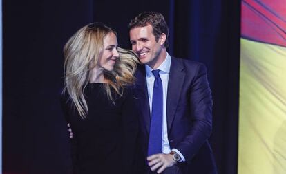 Cayetana Álvarez de Toledo, con Pablo Casado, durante el acto del PP del miércoles en Barcelona.