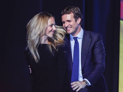 Cayetana Álvarez de Toledo, con Pablo Casado, durante el acto del PP del miércoles en Barcelona.