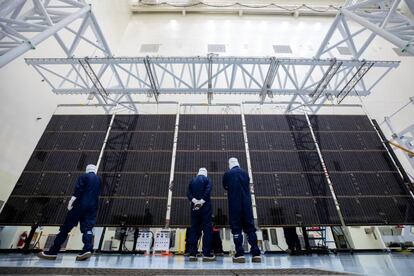 Paneles solares de la nave Europa Clipper de la NASA