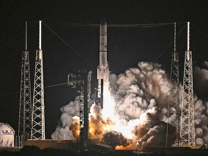 Momento del lanzamiento del cohete 'Vulcan' desde Cabo Cañaveral (EE UU).