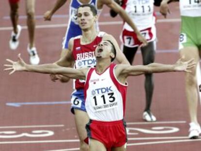 Ramzi gana los 800m en los Mundiales de Helsinki 2005. 