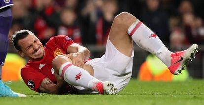Ibrahimovic tras sufrir la lesión.