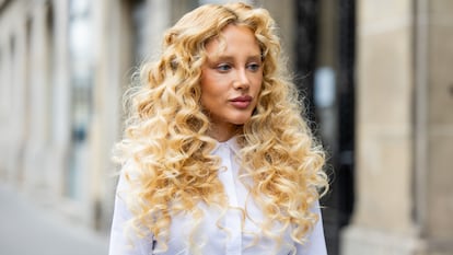 Artículo de EL PAÍS Escaparate sobre cepillos para pelo rizado que desenredan y definen.