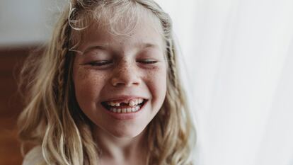 Los dientes de leche suelen caerse, generalmente, a partir de los seis años de edad. GETTY IMAGES.