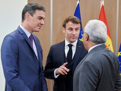 Sánchez, Macron y Costa, este jueves, en Bruselas.