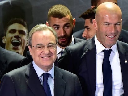 Zinedine Zidane, ao lado de Florentino P&eacute;rez.