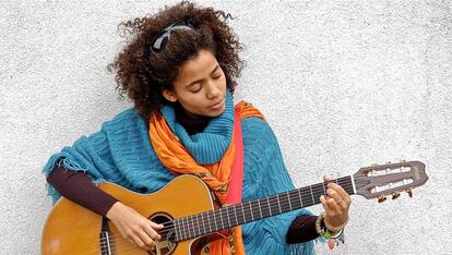 Nneka regresa con un tema lleno de amor.