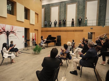 Una representación del Coro de la Comunidad de Madrid actúa en la presentación de la nueva temporada de la ORCAM.