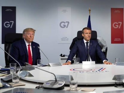 El presidente de Estados Unidos, Donald Trump, junto al presidente francés Emmanuel Macron y la canciller alemana, Angela Merkel, durante una sesión de trabajo de la cumbre del G7.