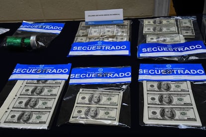 Billetes de 100 dólares falsos incautados en el operativo 'Corredor de papel'
