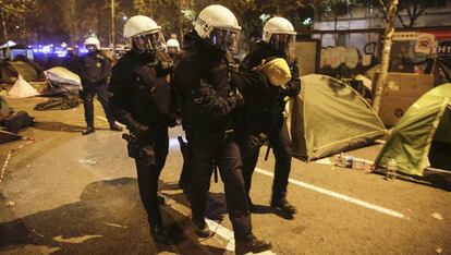 Desallotjament de l'acampada a Barcelona.